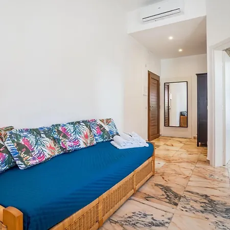 Lovely X5 W/ Terrace & Private Parking Apartment